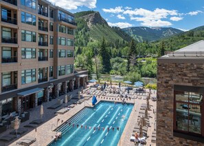 Lounge in the pool or hot tub with mountain views