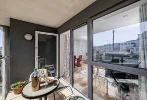 1 Ocean Gate, Newquay: Your private balcony is a lovely spot for your morning coffee or afternoon tipple