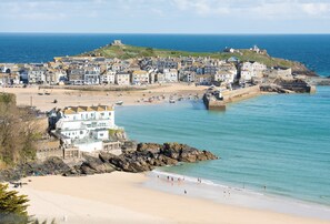 Reach the pristine sand of Porthminster Beach and the cobbled streets of St Ives in moments