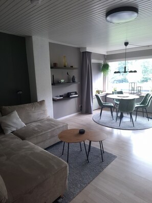 Wohn-/Esszimmer
