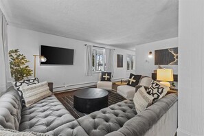 Mountain View Apartment: Minutes to Skiing, Food! (4708)