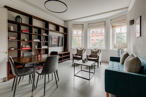 Living Room / Lounge