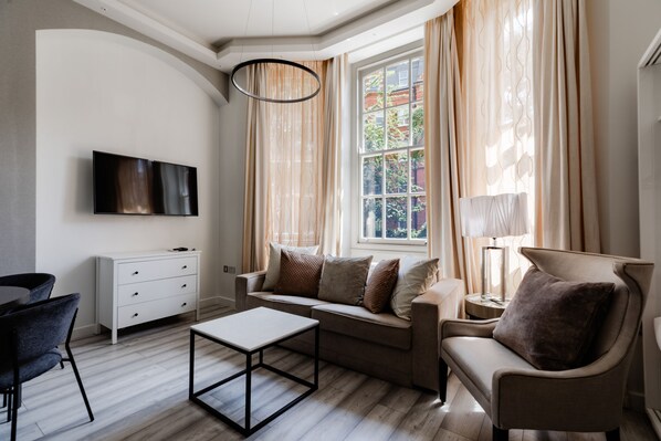 Living Room / Lounge