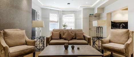 Living Room / Lounge