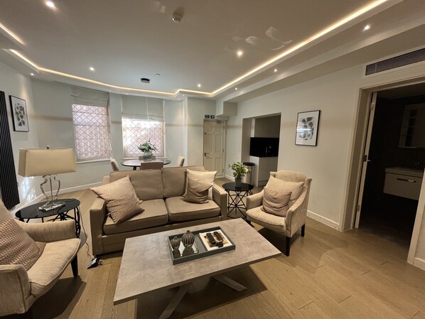 Living Room / Lounge