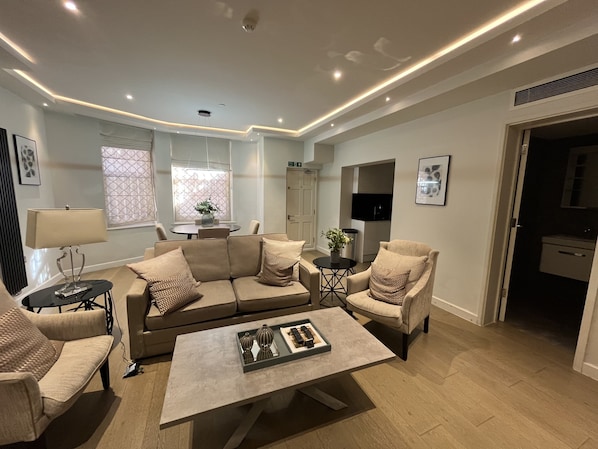 Living Room / Lounge