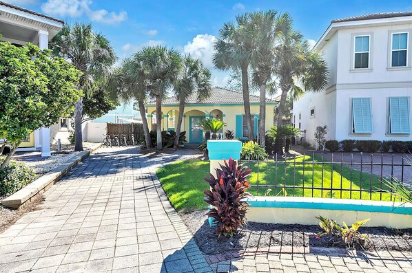 Welcome to Tropical Dreams
