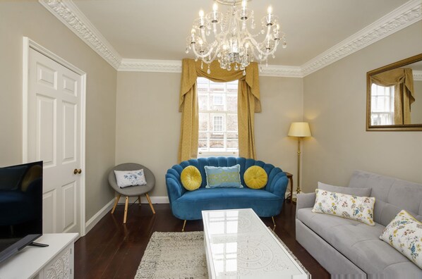Living Room / Lounge