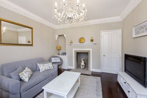 Living Room / Lounge