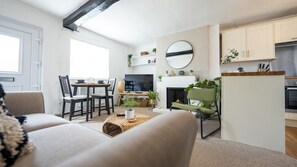 Living Room / Lounge