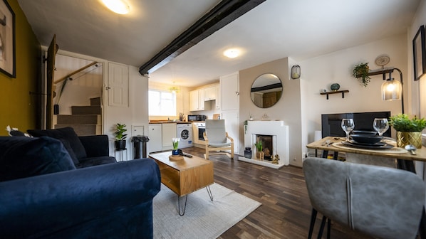 Living Room / Lounge
