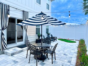 Private fully fenced courtyard, outdoor dinning area, seating area & Putting Pad