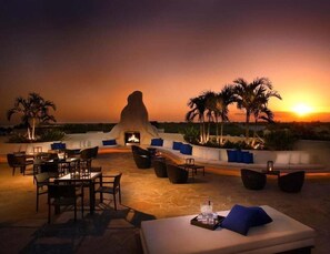 Rooftop Lounge
