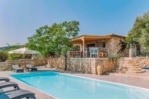 Villa Dassos image