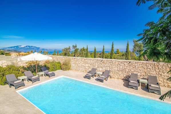 Villa Dassos image