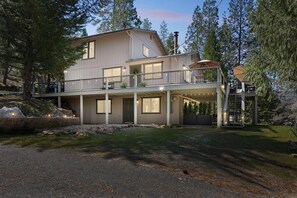 Cottage, House, Tree, Desk, Nature
