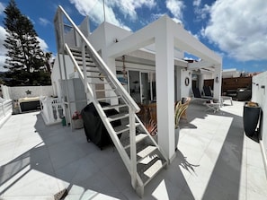 Villa Marejadilla - spacious terrace with steps up to rooftop terrace