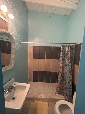 Room 12 Bathroom