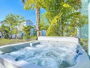 Bain à remous extérieur
