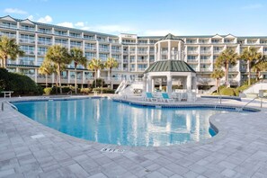 3.Outdoor Pool