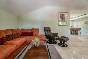 Flora 2 Bedroom House,Near Naiharn - Rawai Beach (5439)