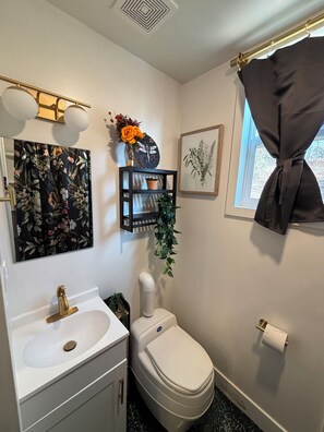 bathroom (1)