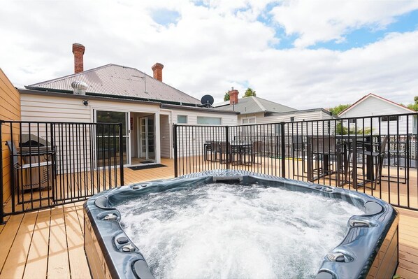 With a cold drink in hand, sink into the heated spa beneath the afternoon sun and let the day’s adventures melt away.
