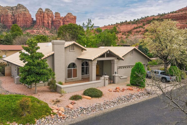 Sedona Vacation Rental | 2BR | 1BA | 2,000 Sq Ft | Step-Free Entry