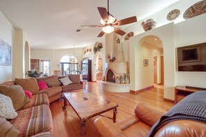 Living Room | Smart TV | Fireplace