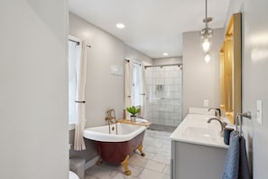 full bathroom with floating tub and a walk-in shower Apt #2