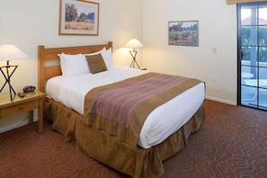 Unit w/ Queen size bed