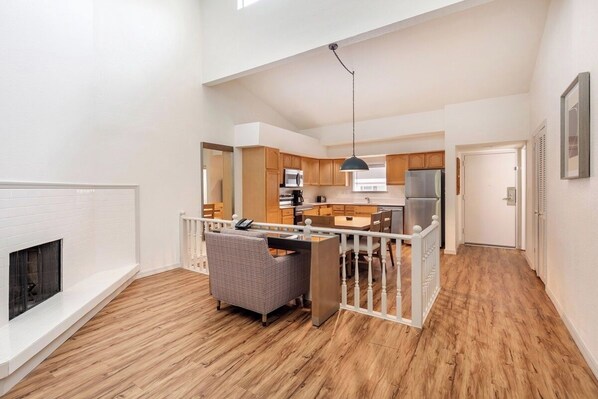 Living room + spacious dining area, a perfect place for family getaways!