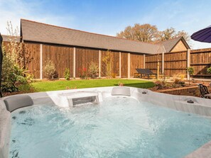 Hot tub | Old Barn 1 - Bedborough Farm Cottages, Wimborne