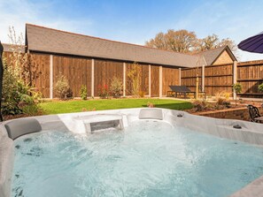 Hot tub | Old Barn 1 - Bedborough Farm Cottages, Wimborne
