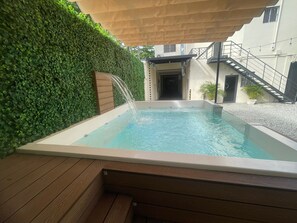 Piscina estreita