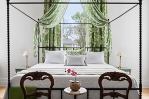 Spacious Room w/ King Bed
