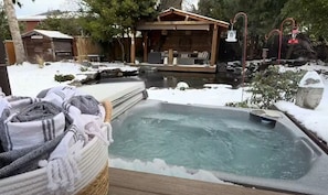 Bain à remous extérieur