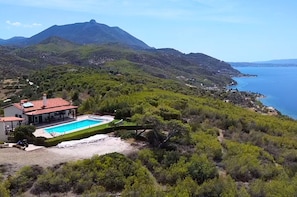 Enjoy nature only 15min from Loutraki town