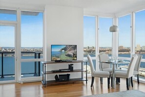 Chicago 1 Bedroom Dining Room