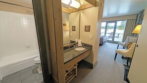 225 - Private Bedroom Left off entry to 226