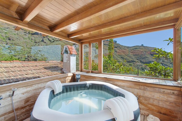Indoor spa tub