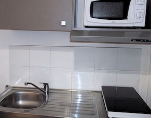 CUISINE EQUIPEE/TASSIMO/MICRO ONDE