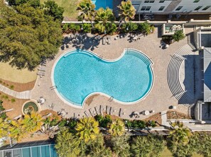 Community pool...plenty of room for everybody!