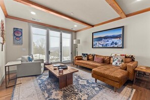 Gorgeous Trapp Lodge Villa – Mountain Views & More (5416)