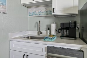 Kitchen sink with dishwasher