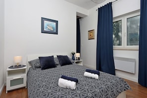Schlafzimmer 1