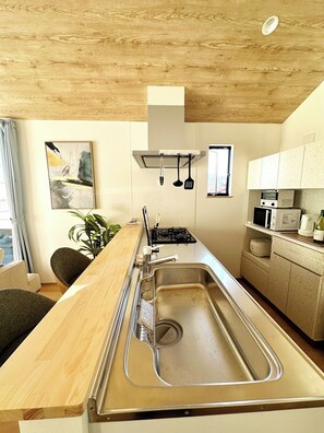 You can enjoy your meal at the counter.