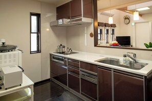 The clean kitchen allows you to look over to the living room even while preparing meals, so you can share moments of family time together.