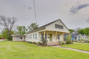Exterior | Driveway (4 Vehicles) | Free Street Parking