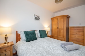 23 Redwood Bedroom1 2